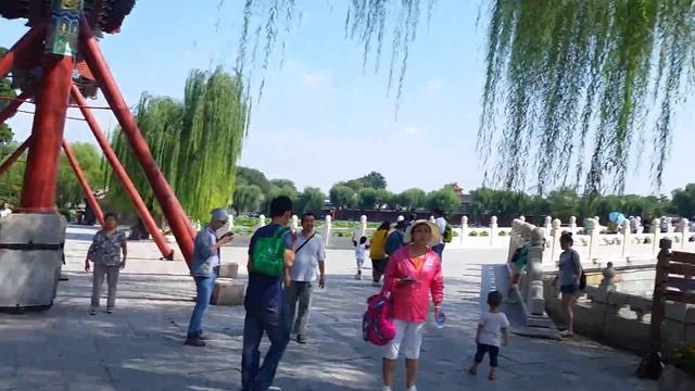 Музыканты в парке Бэйхай смотреть онлайн