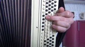 Вариант игры баса на баяне.