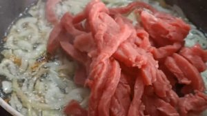 Говядина с грибами тушеная в сметане.Очень легко,полезно,диетически!