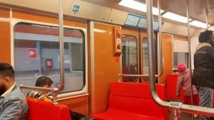 Поездка на метро в городе Хельсинки Финляндия