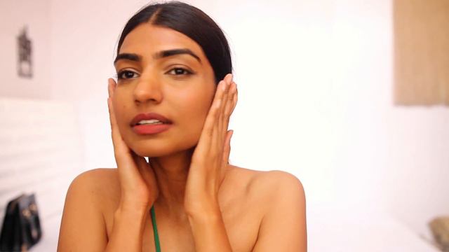 The 5 Skin Care Products I SWEAR BY | Indian Beauty Vlogger смотреть онлайн