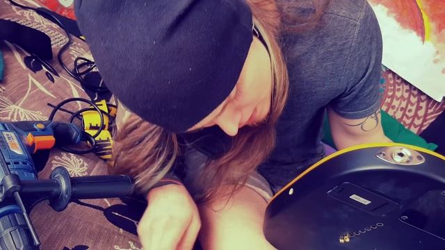 Девушка разбила мне ГИТАРУ !!! как можно это избежать?! STRAPLOCK! смотреть онлайн