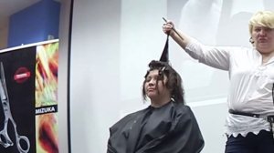 Женская стрижка на длинные густые волосы. Задача подстричь а не облысить.