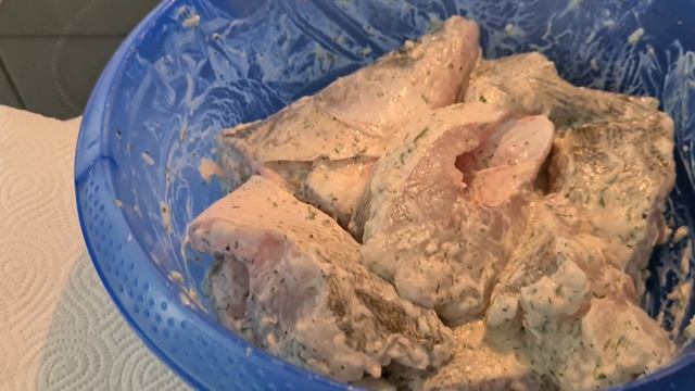 Как приготовить судака очень вкусно в духовке. Судак, запеченный с помидорами и сыром. 4К видео. смотреть онлайн