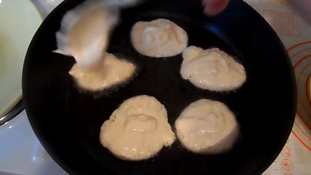 ДОМАШНИЕ ОЛАДЬИ НА ПРОСТОКВАШЕ. ВКУСНЫЕ, НЕЖНЫЕ, КАК В ДЕТСТВЕ, ОЧЕНЬ БЫСТРО И ЛЕГКО.