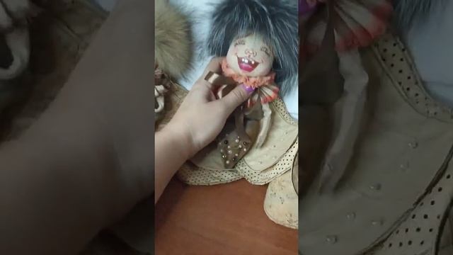 Хотите завести в своем шкафу моль, которую будут все обожать?      Обзор веселой моли. смотреть онлайн