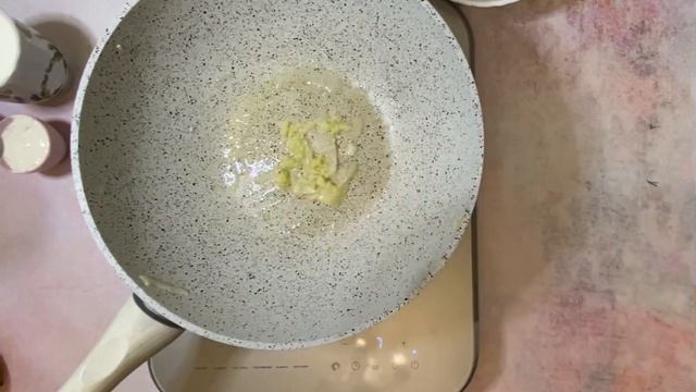 Мясо по-французски с картошкой в сметанном соусе