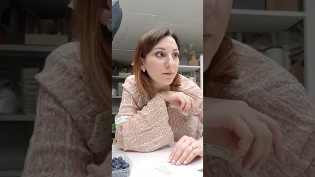 Как сделать клубничный букет, мастер класс, крепим голубику. Часть 2