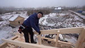 Монтаж двускатной стропильной системы от "Строй и Живи"