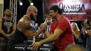 Браун Строуман против Девона Ларратта _ Армрестлинг Brown Strowman vs. Devon Larratt _ Arm