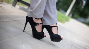 Обними меня крепко крепко,поцелуй меня сладко в губы