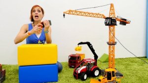 Машинки строят дом. Играем в стройку с Машей Капуки