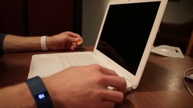 Macbook Late 2009 SSD Upgrade and macOS installation - A1342 смотреть онлайн