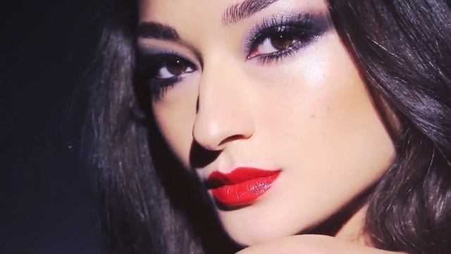 Saks Fall Beauty – The Glamour Girl смотреть онлайн