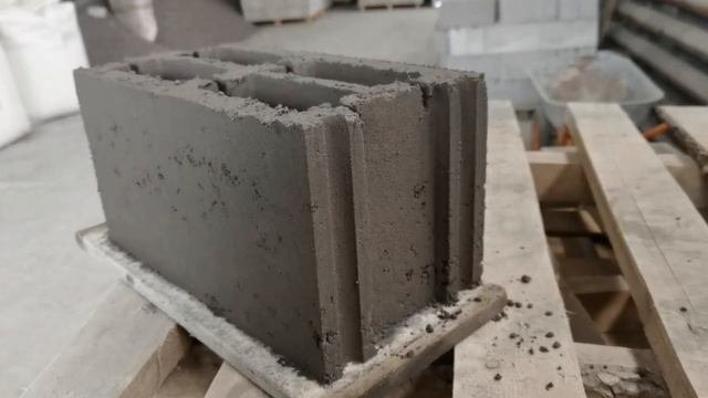 За что этот вид блоков ценят строители. Евроблок усиленный