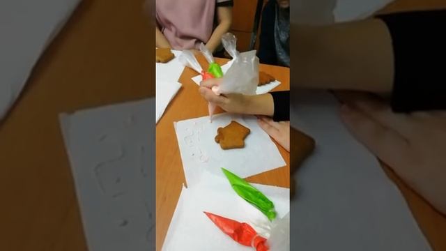 Мастер-класс по росписи имбирных пряников.mp4 смотреть онлайн