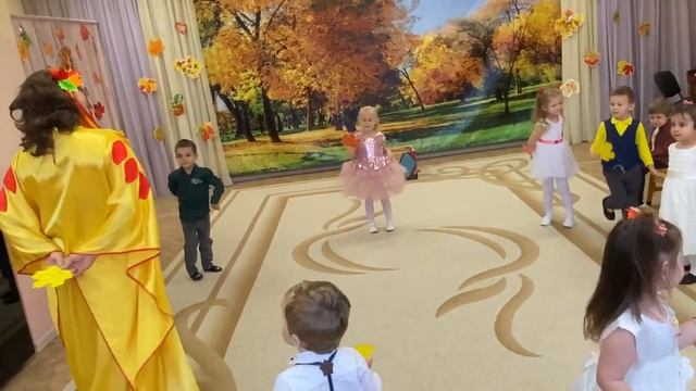 Осенний утренник в средней группе 2023г Д/С №9 ЯГОДКА" г.Домодедово смотреть онлайн