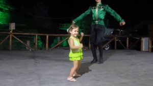 *89*Маленькая девочка танцует лезгинку.Little girl dancing Lezghinka.
