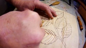 Плоскорельефная резьба по дереву лист вяза