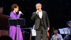 "Смуглянка", поют Наталья Удалова и Сергей Зыков