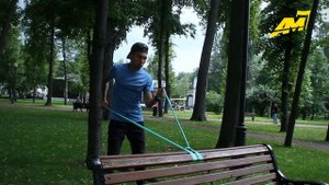 Имитация работы рук в беге. Упражнение на технику.
