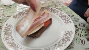 Бутерброды с беконом на мангале