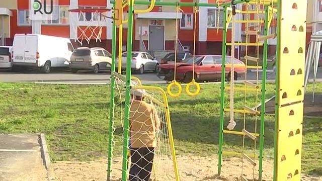 «Спорт в каждый двор!». На бульваре Солнечный появилась новая детская площадка смотреть онлайн