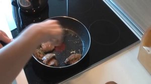 Куриная печенка с беконом видео рецепт