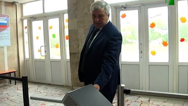 2021 09 25 Турникеты в СОШ №5 смотреть онлайн