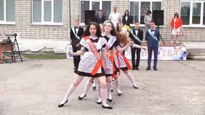 Роман Раменев - Выпускница. Песня про выпускников