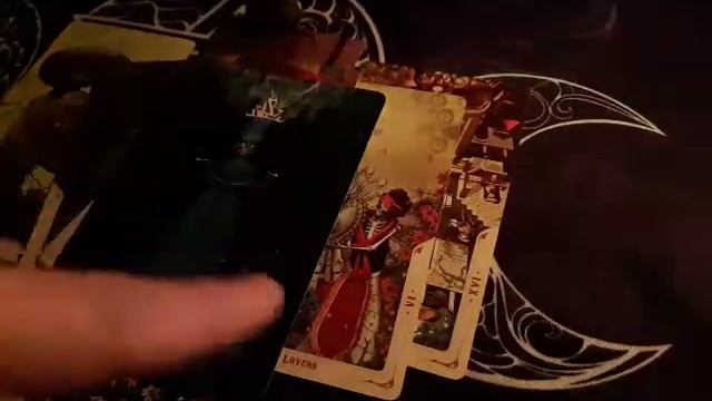 Расклад - Что сейчас происходит? Совет карт и оракула Святой Смерти.