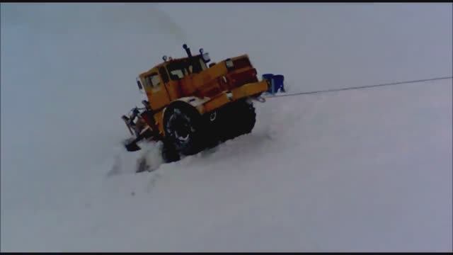 Кировец провалился под лёд в карьере.