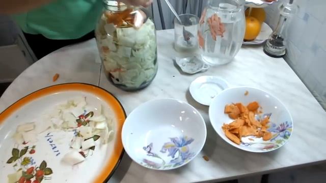 Капуста квашеная со свеклой и чесноком. Витаминная бомба.