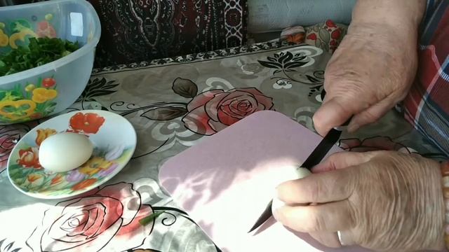 САЛАТ БОМБА? ?С ОГУРЦОМ ЯЙЦАМИ И ЛУКОМ??? смотреть онлайн