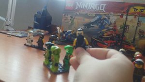 Показываю своих человечков лего ниндзяго