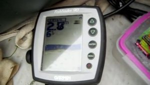 Эхолот Garmin Fishfinder 90 признался рыбы нет!