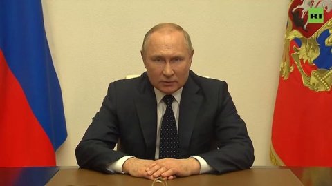 Владимир Путин поздравил военнослужащих и ветеранов с Днём пограничника