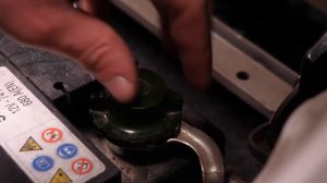 How to replace the car battery XSARA PICASSO 1.6i ?