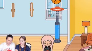 МОЯ ШКОЛА ПРОТИВ ШКОЛЫ ПАПЫ ? Обустройство школы в Toca Life World