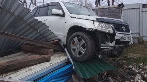 ДТП  в Садгороде -  Эскудо пробил забор.
