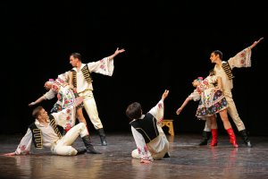 Венгерский танец "Чардаш", анс. "Ритмы детства". Hungarian dance "Czardas" ens. "Childhood Rhythms".