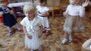 У жирафа пятна, пятна , пятна , пятнышки везде