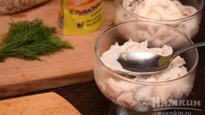 Салат Нежность с курицей, черносливом и грецкими орехами