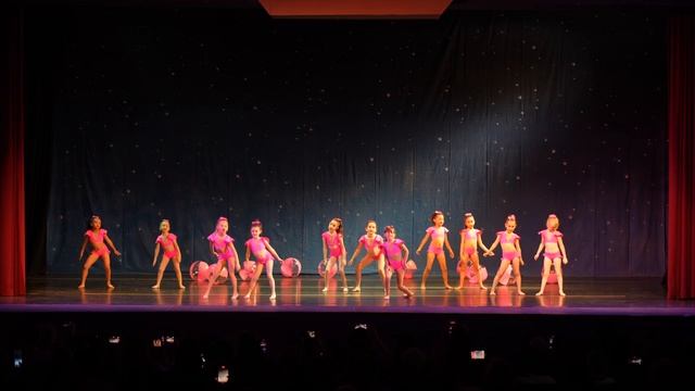 “Barbie Girl” Miss Madison’s Tuesday 6:30 Sass Class смотреть онлайн