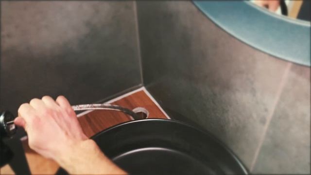 Воплотил в жизнь в своем мини доме санузел мечты! смотреть онлайн