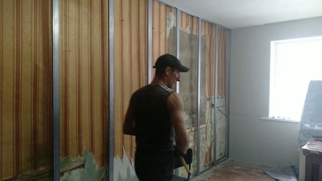 Продолжаем обшивать стены ГКЛ. Каркас под гипсокартон. смотреть онлайн