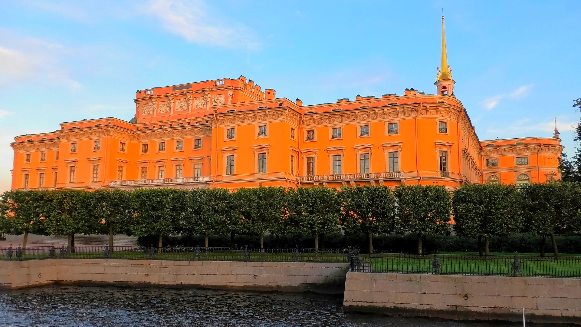 Михайловский замок в Санкт-Петербурге