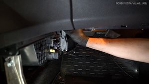 Kaip pakeisti salono filtras FORD FIESTA JA8 [AUTODOC PAMOKA]