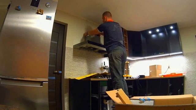 IKEA stūra virtuves montāža / Установка угловой мебели от IKEA смотреть онлайн