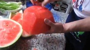 Как правильно резать арбуз?